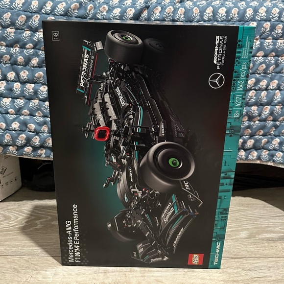 LEGO Technic Mercedes-AMG F1 W14 E Performance Set - Black & Teal